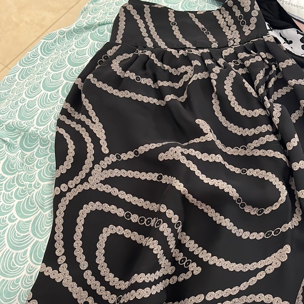 Super flowy black skirt